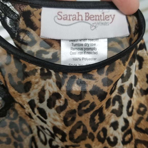 Vintage Sheer Slip with lace slit Cheetah print - Picture 4 of 4